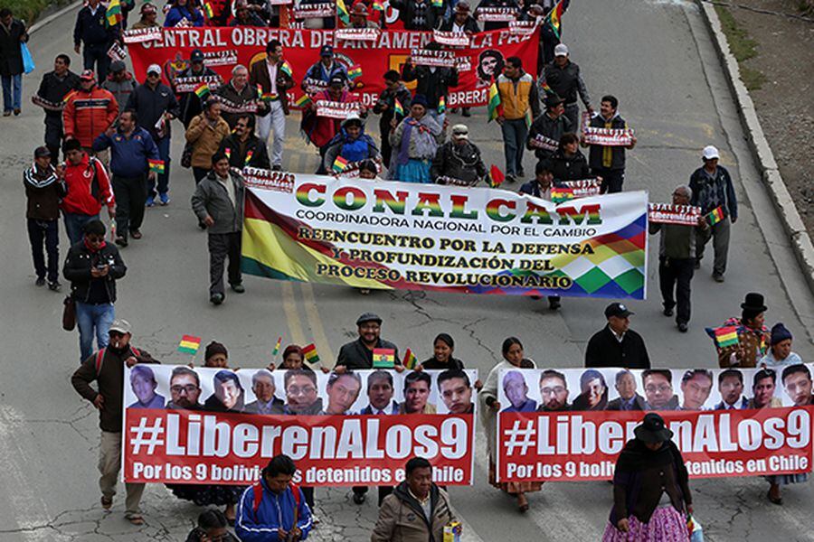 Multitud Marcha En La Paz Por La Libertad De Funcionarios Bolivianos En