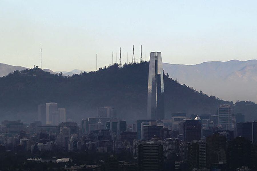 Santiago registra fuerte baja en contaminación y regiones mantienen