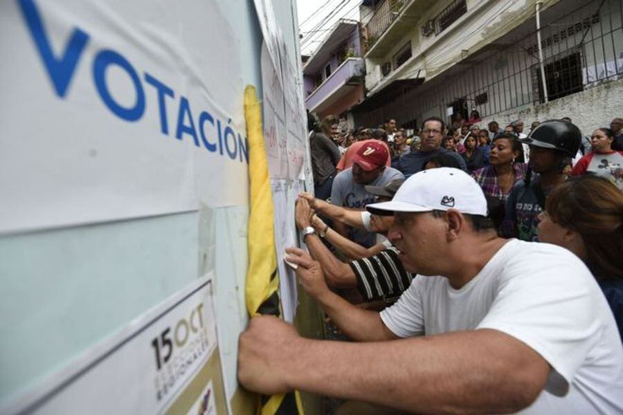 Qué se juegan el gobierno y la oposición de Venezuela en las elecciones