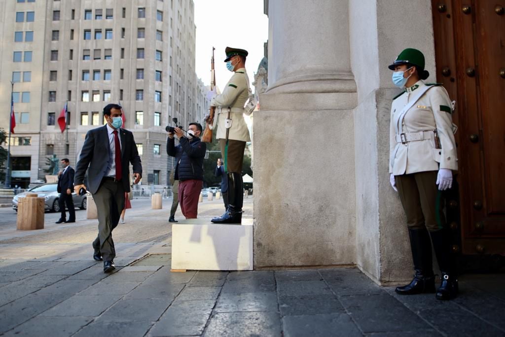 Ministro Rodrigo Delgado llega a La Moneda