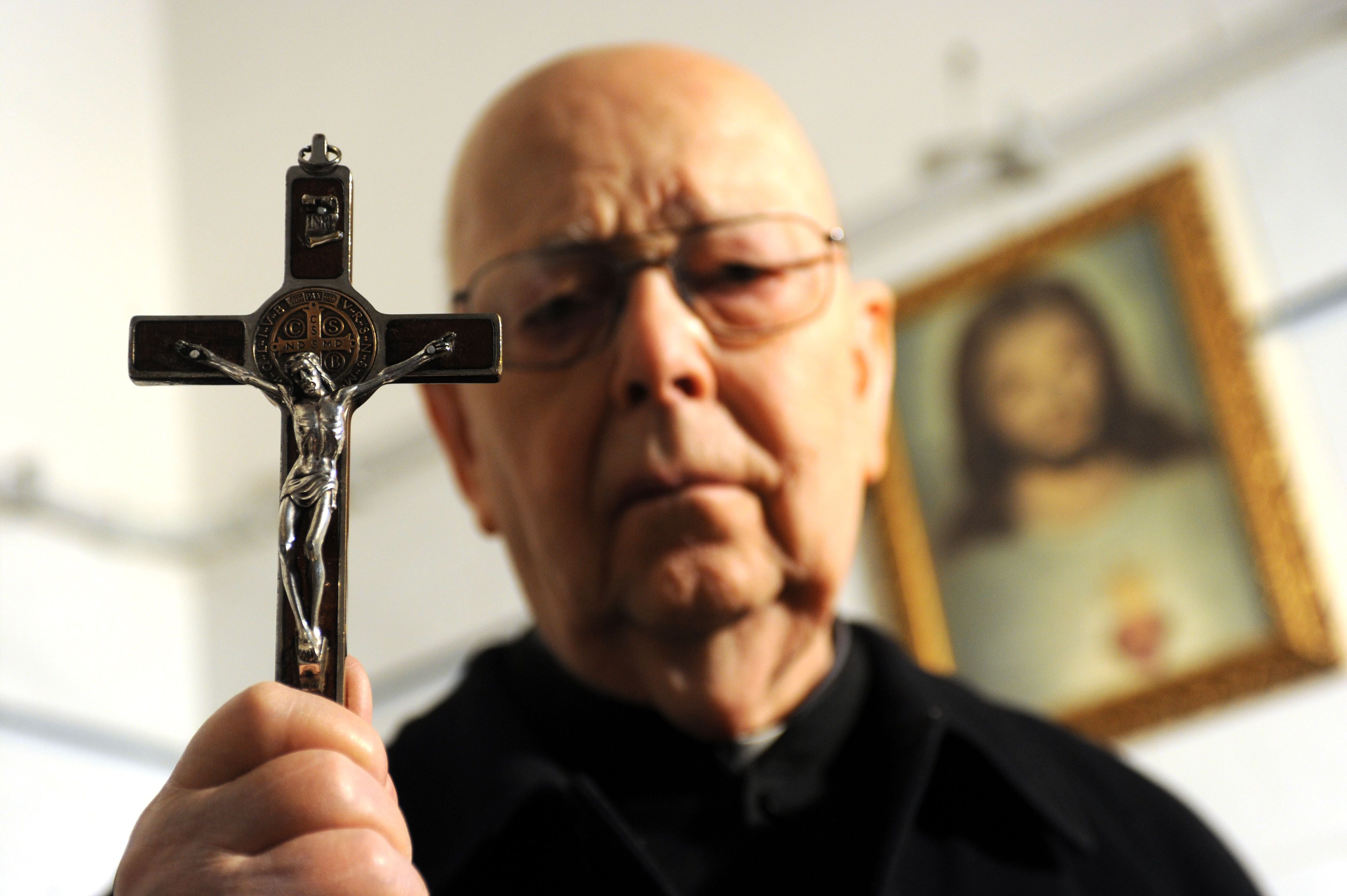 Gabriele Amorth hizo 60 mil exorcismos y creía que Hitler estaba poseído: este es el hombre que inspiró El exorcista del Papa