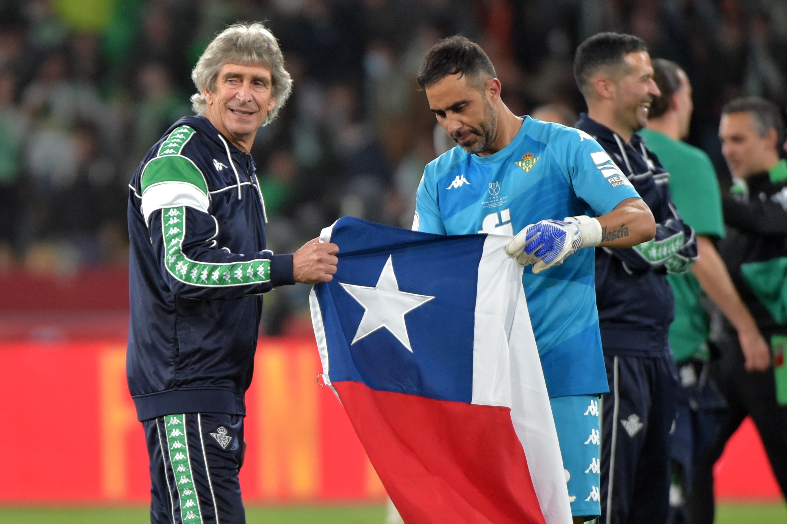 Bravo y Pellegrini celebran la obtención de la Copa del Rey