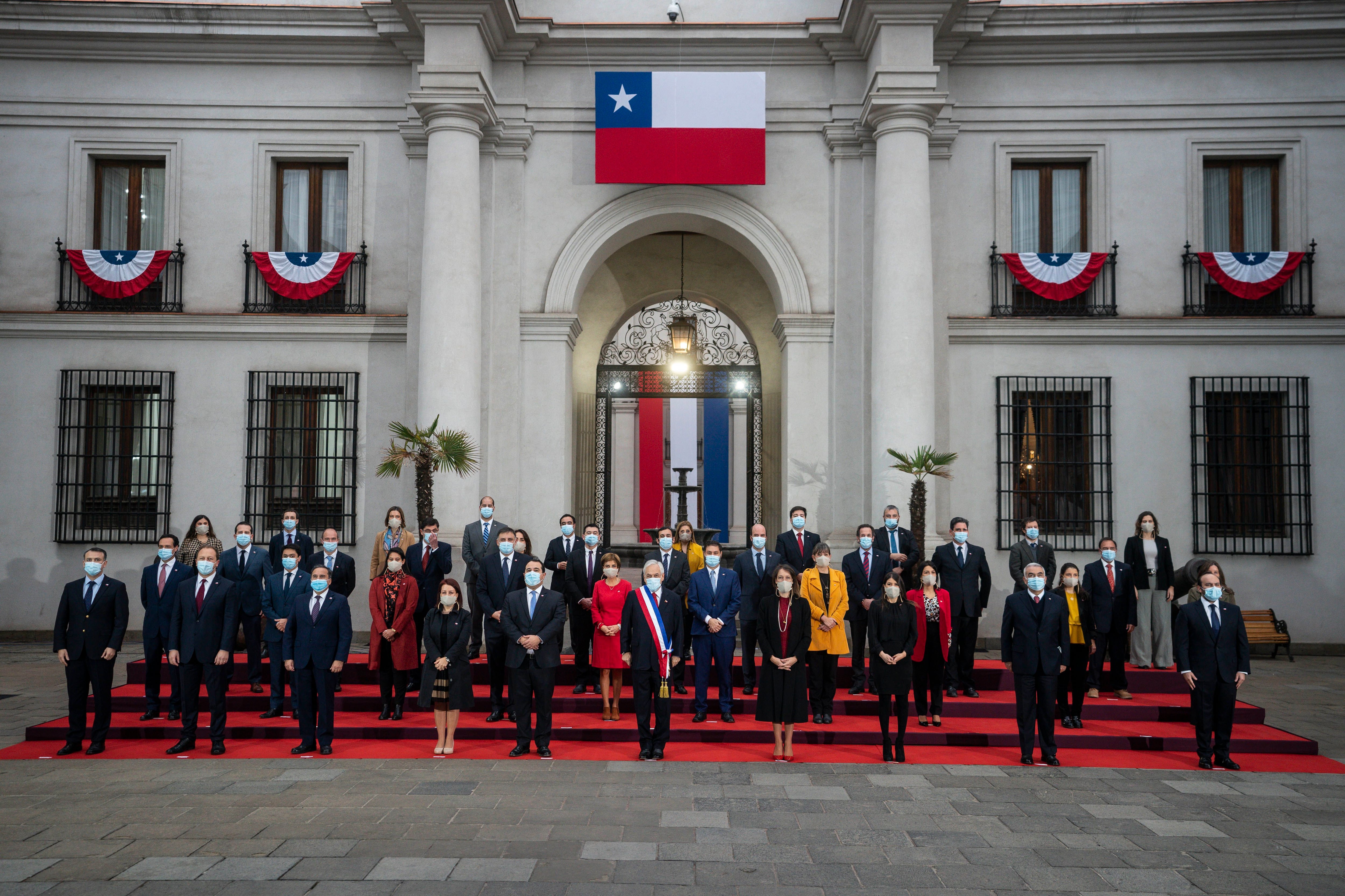 Cuenta Pública 2021. El Presidente Sebastián Piñera junto a los subsecretarios. 