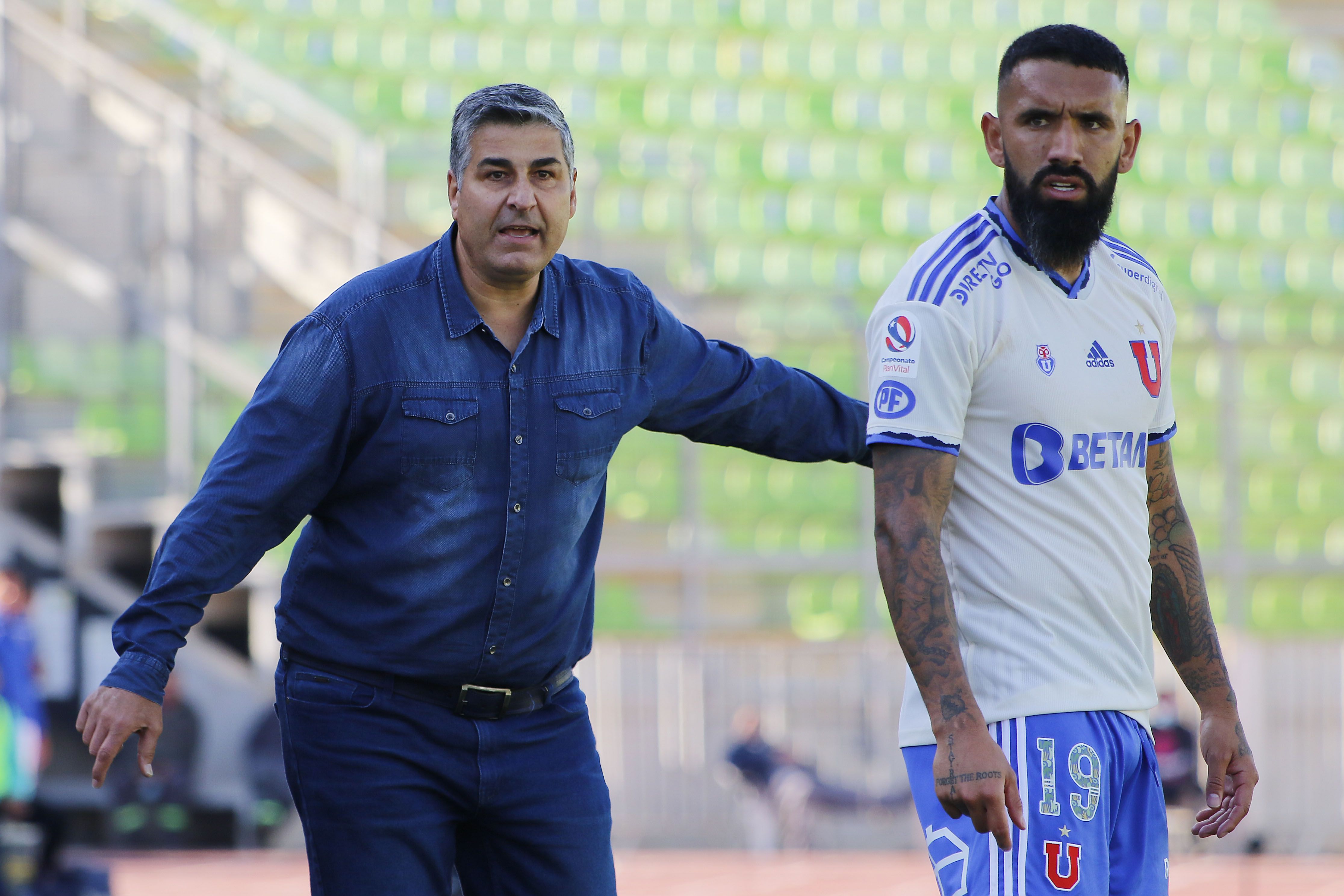 Santiago Escobar, técnico de la U, vive sus últimos días como DT azul, mientras que Ronnie Fernández tuvo una pobre actuación ante Audax Italiano.