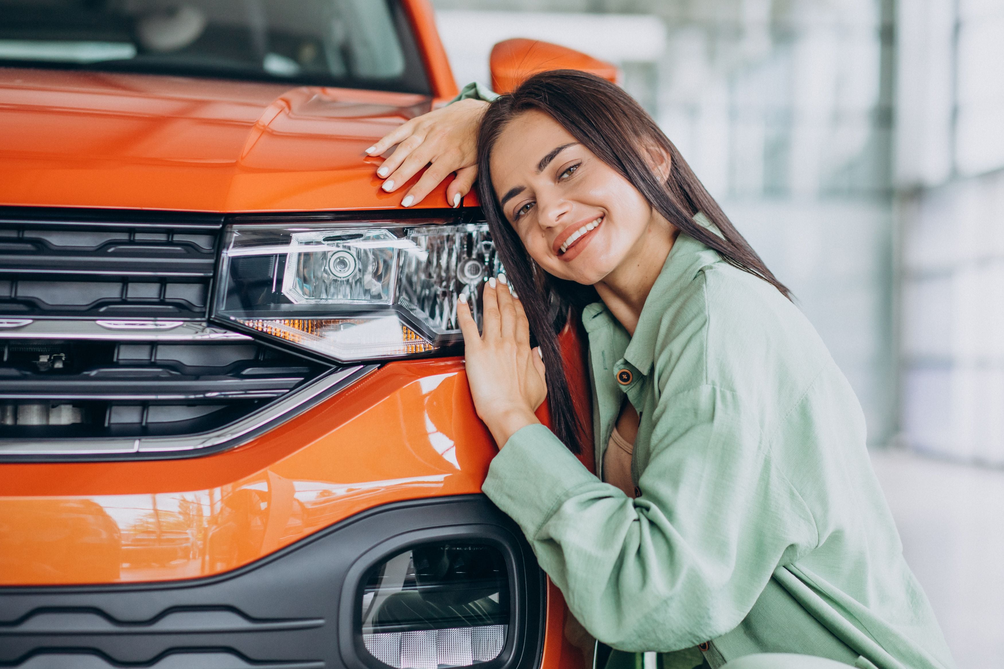 Mujeres y autos