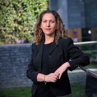 Presidenta de la Sofofa, Rosario Navarro, critica “el exceso de regulaciones” y el trato que recibe “la economía formal”