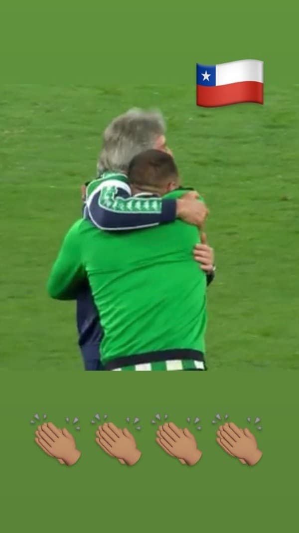 Arturo Vidal saludando a Manuel Pellegrini por el título de la Copa del Rey.