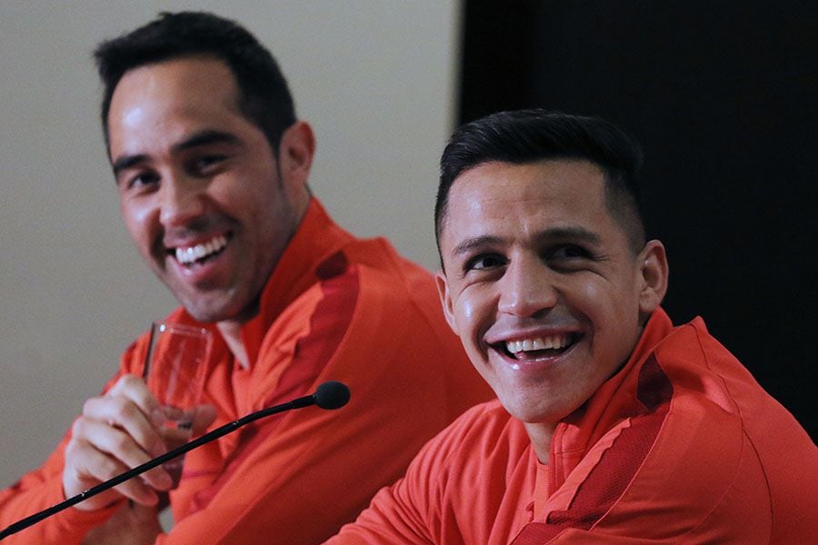 SAN PETERSBUGO  Conferencia de prensa de Claudio Bravo y Alexis Sanchez