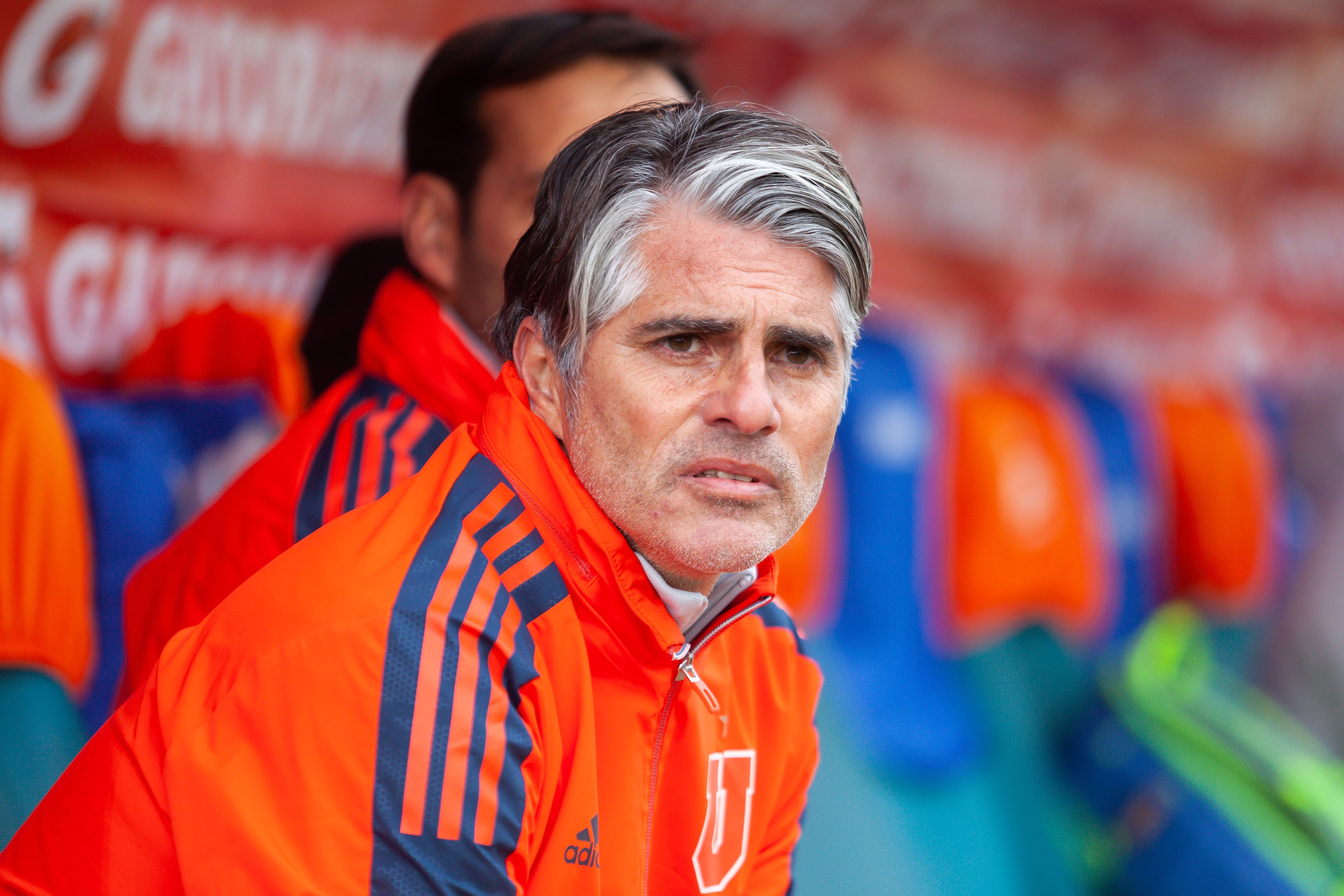 El director técnico de Universidad de Chile, Diego López, durante el partido válido por la tercera fase vuelta de la Copa Chile Easy entre Universidad de Chile y General Velasquez, disputado en el Estadio Santa Laura.