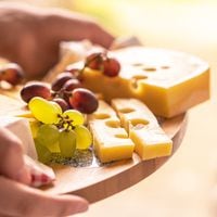 Científicos descubren una increíble y desconocida propiedad del queso para tu salud