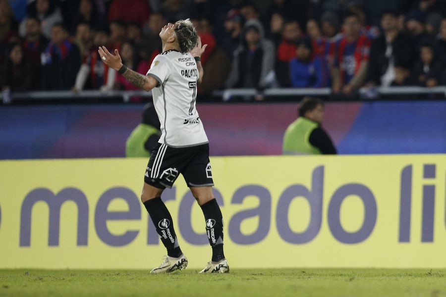 Palacios celebra su gol en Paraguay.