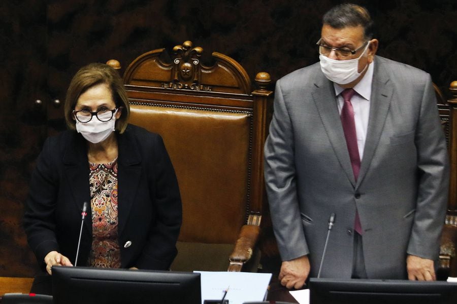 Adriana Muñoz y Rabindranath Quinteros, presidenta y vicepresidente del Senado. La primera emitió duros juicios sobre su compañero de testera.