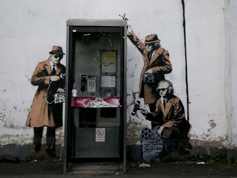 Banksy En 20 De Sus Graffitis - La Tercera