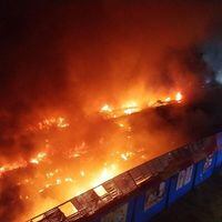 Incendio destruye mall chino en El Monte: emergencia deja a más de 8.600 clientes sin electricidad