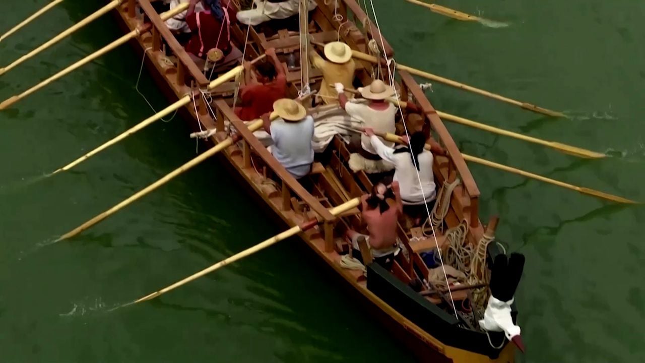 Réplica de barco de la época romana navega por el Danubio