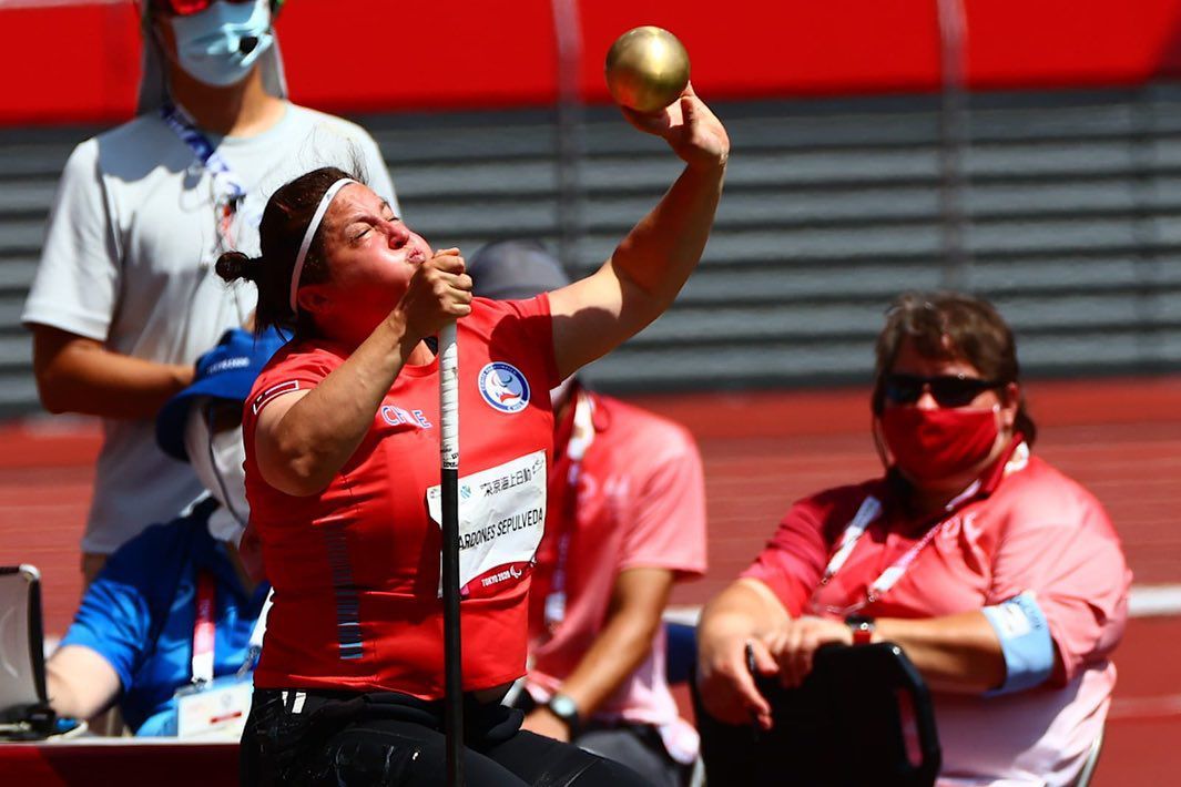 Francisca Mardones consiguió la medalla de oro en Tokio 2020 batiendo dos veces el récord mundial.