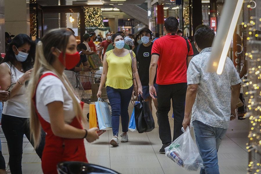 Compras-Navideñas-en-e-8934181.jpg