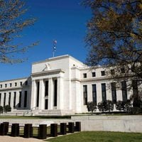 Autoridades de la Fed vieron una baja en la presión sobre los precios en última reunión, pero esperan más señales