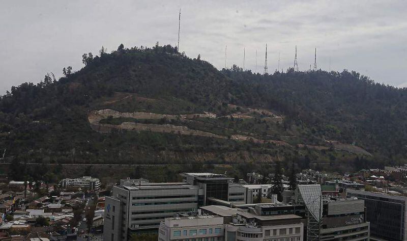 Qué están construyendo en la ladera sur del Cerro San Cristóbal? - La  Tercera