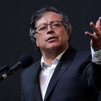 Petro interviene segunda mayor “isapre” de Colombia y Senado hunde su reforma de salud