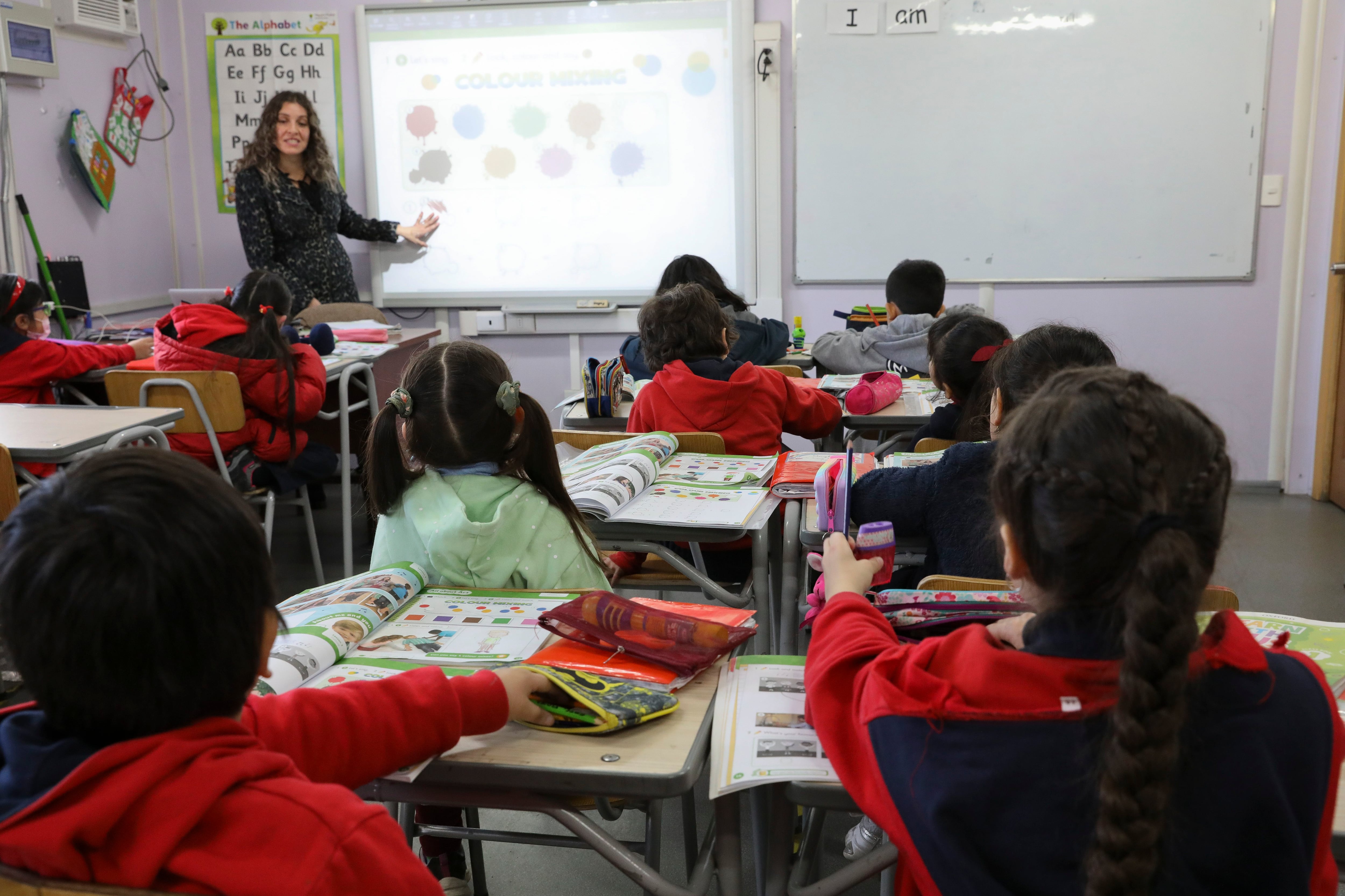 Mujeres en la sala de clases - BHP Foundation