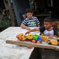El impacto de la crisis argentina: un millón de niños se salta una comida y crecen los menores de 14 que ayudan a la economía familiar