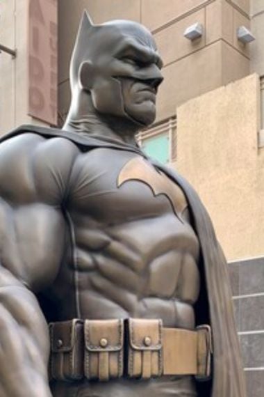 Una estatua de Batman fue instalada en California - La Tercera