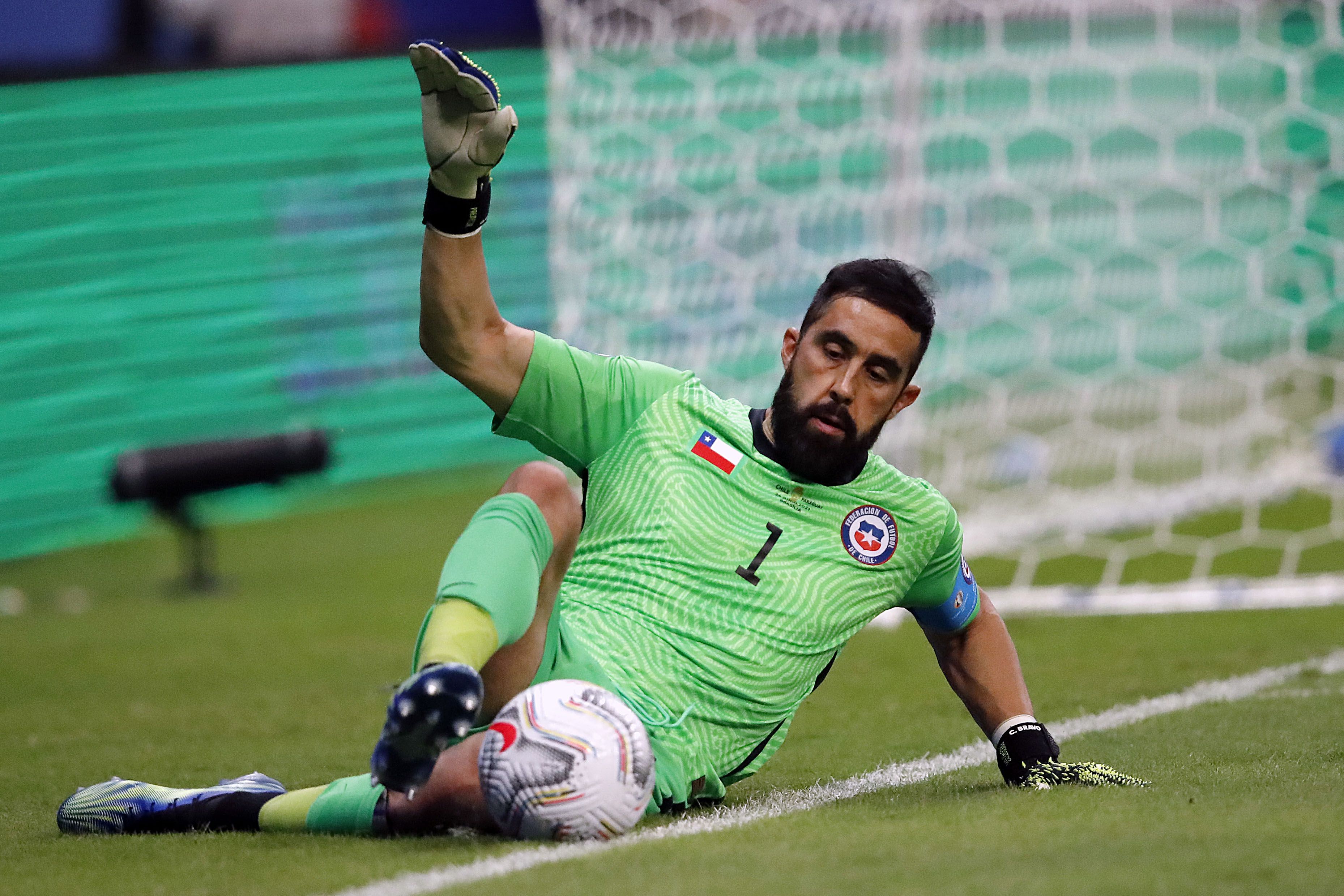 Claudio Bravo, en el partido entre Chile y Paraguay, por la Copa América