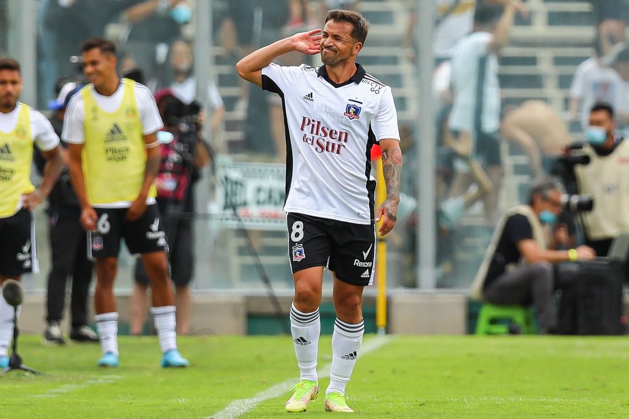 Gabriel Costa festejando uno de sus goles ante Universidad de Chile. Foto: AgenciaUno.