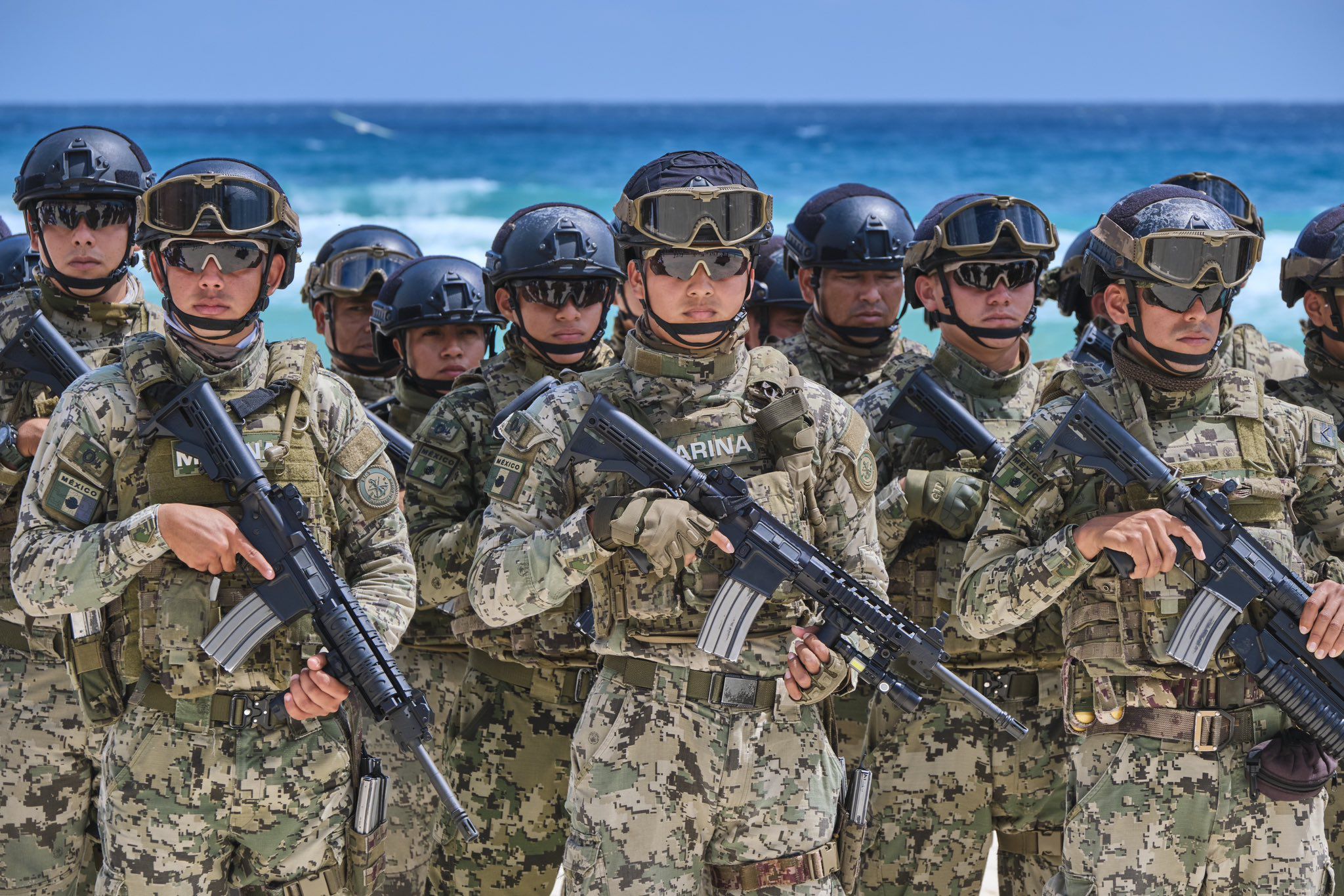 Militares en playas de México