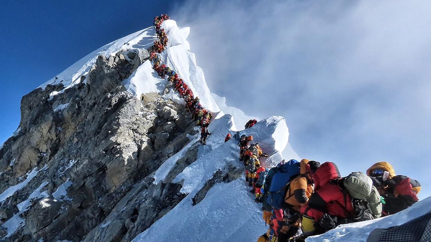 Fila en el Everest