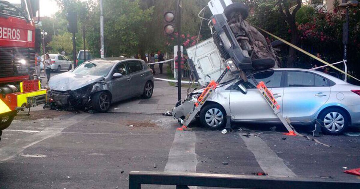 Colisión múltiple en Providencia mantuvo interrumpido el tránsito por Los  Leones - La Tercera