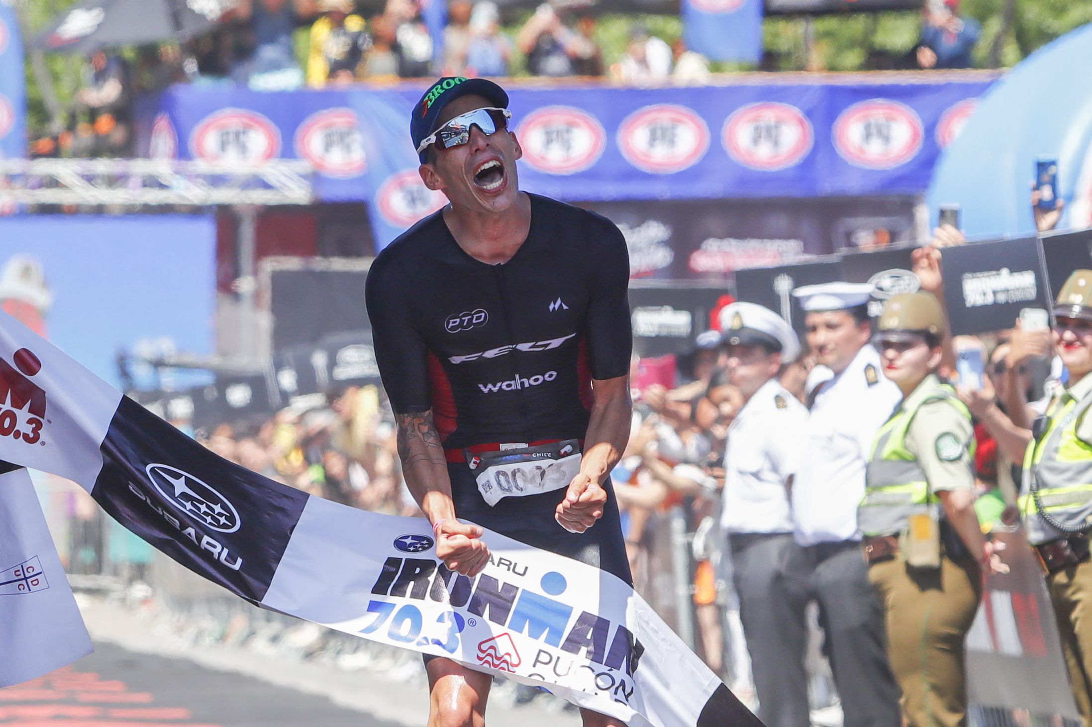 Martín Ulloa celebra su lugar en el podio.