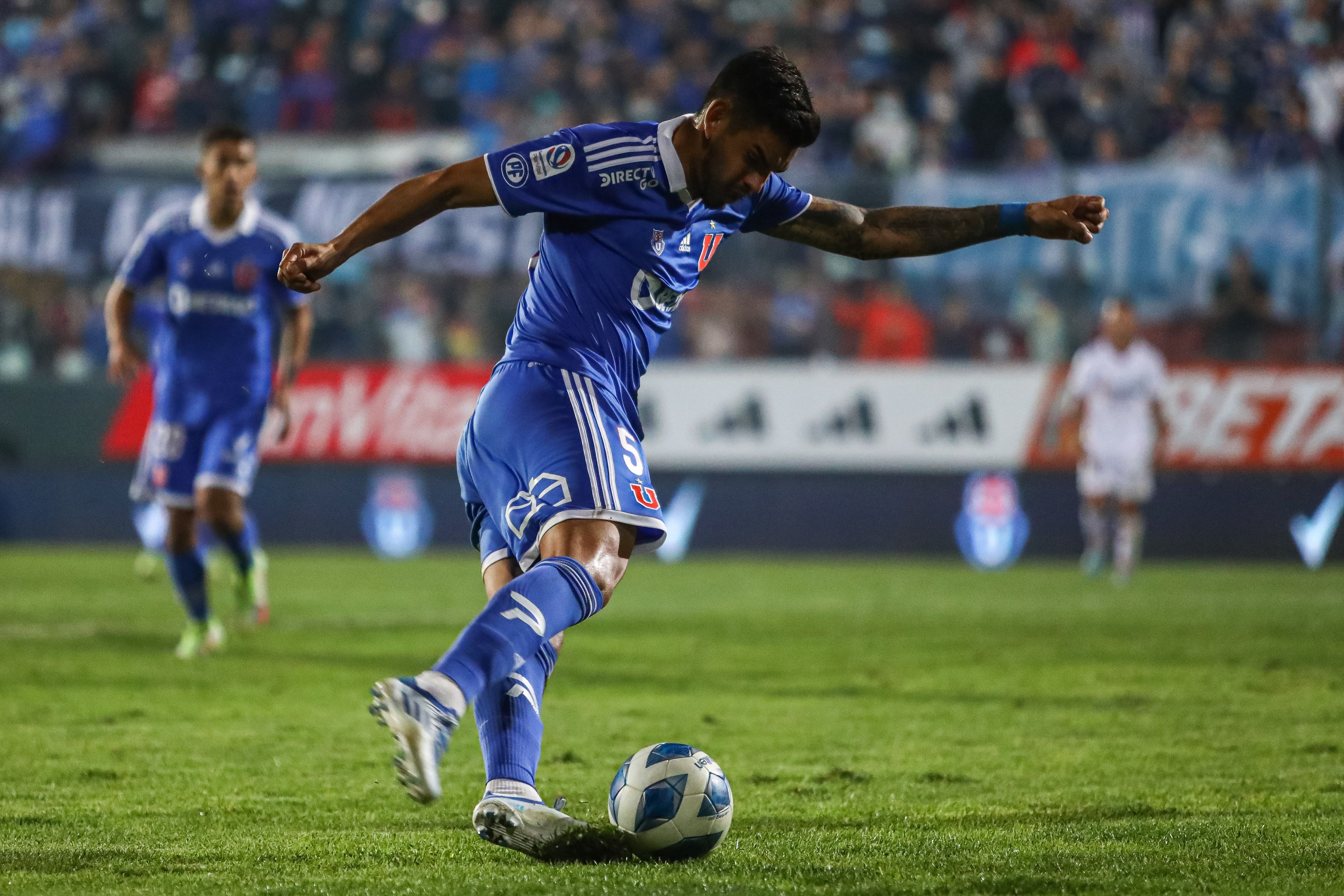 Jose Maria Carrasco (c), durante el partido valido por la duodcima fecha del Campeonato Nacional AFP PlanVital 2022, entre Universidad de Chile y Deportes La Serena, disputado en el Estadio Santa Laura.