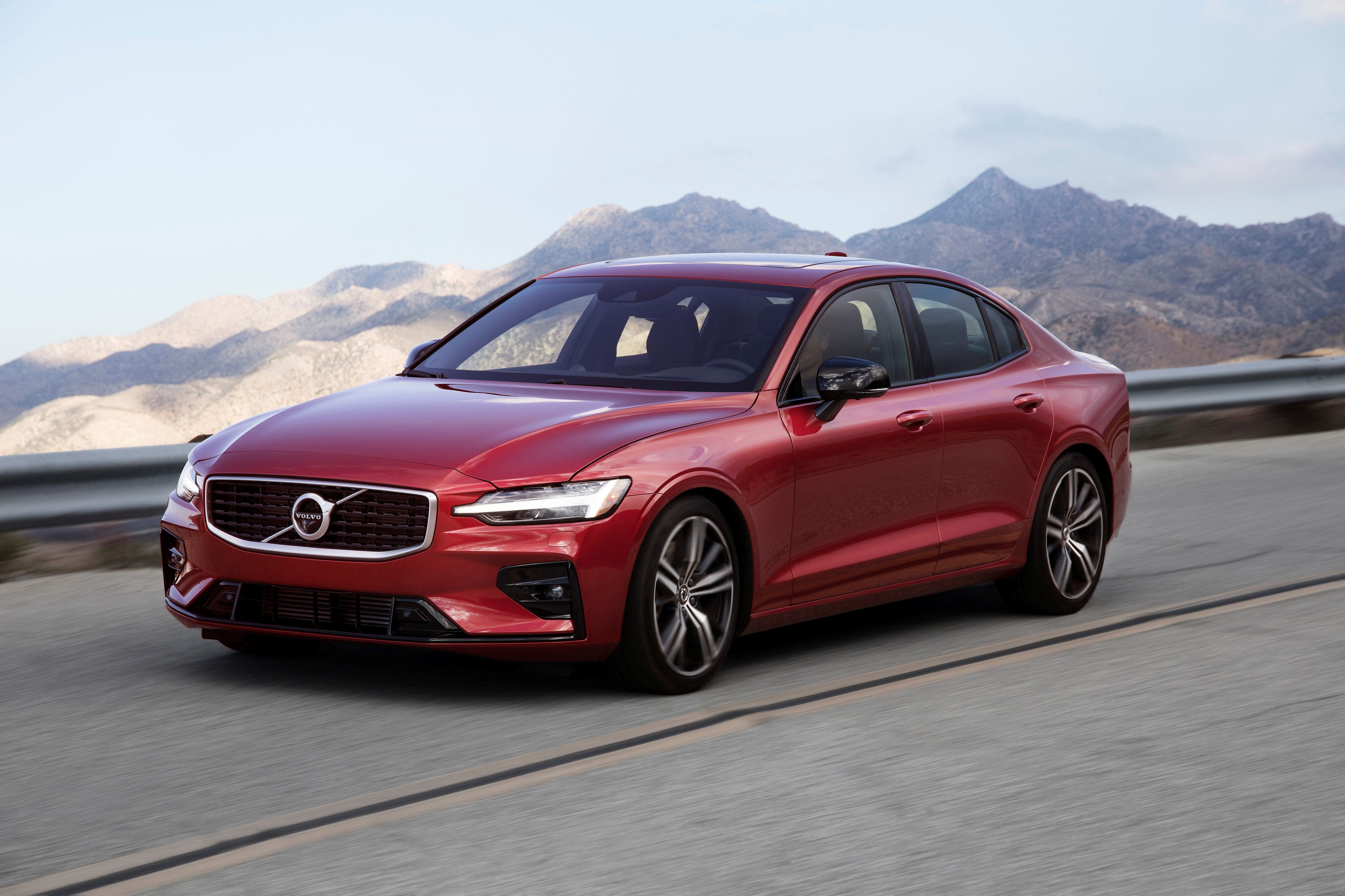 New Volvo S60 R-Design exterior