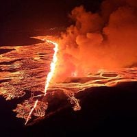 Autoridades declaran estado de emergencia tras erupción de volcán en Islandia