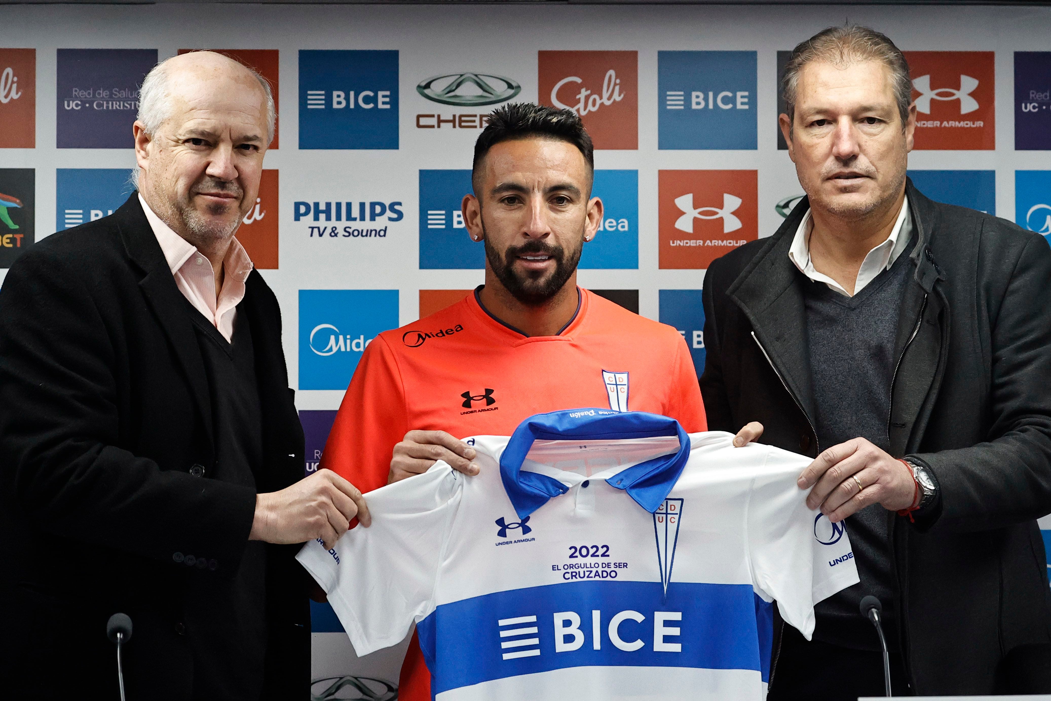 Universidad Católica presenta a Mauricio Isla