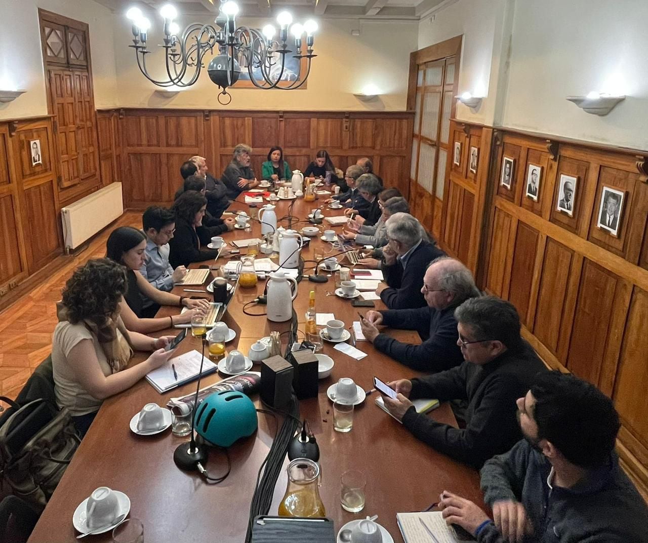 Reunión de representantes de partidos de gobierno y consejeros electos oficialistas