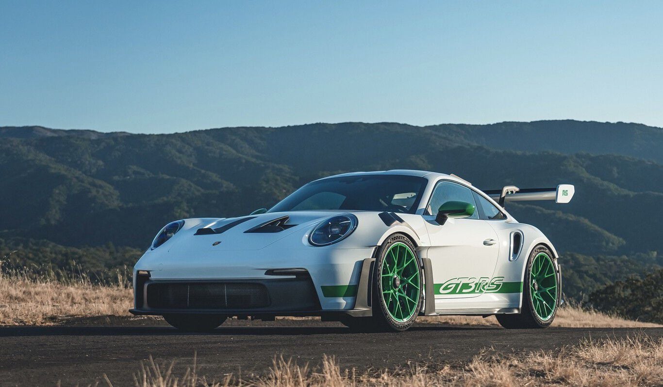 Porsche Carrera RS 2.7 cumple 50 años y la marca lo homenajea de manera especial