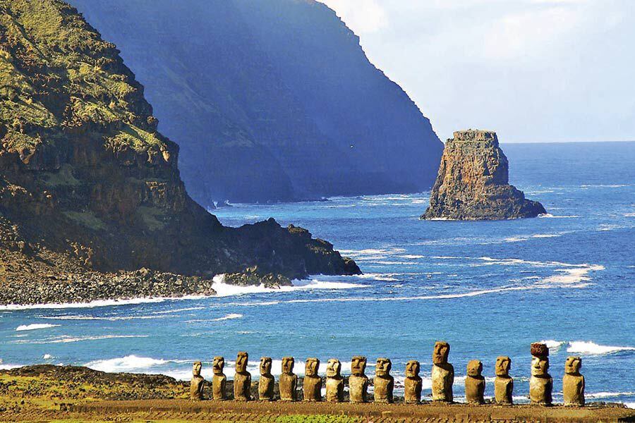 Gobierno tramita vuelo humanitario para 210 personas varadas en Rapa Nui -  La Tercera