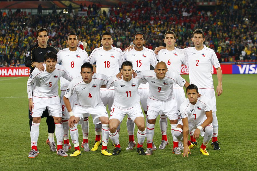 La formación de la Roja en el partido ante Brasil en Sudáfrica 2010.