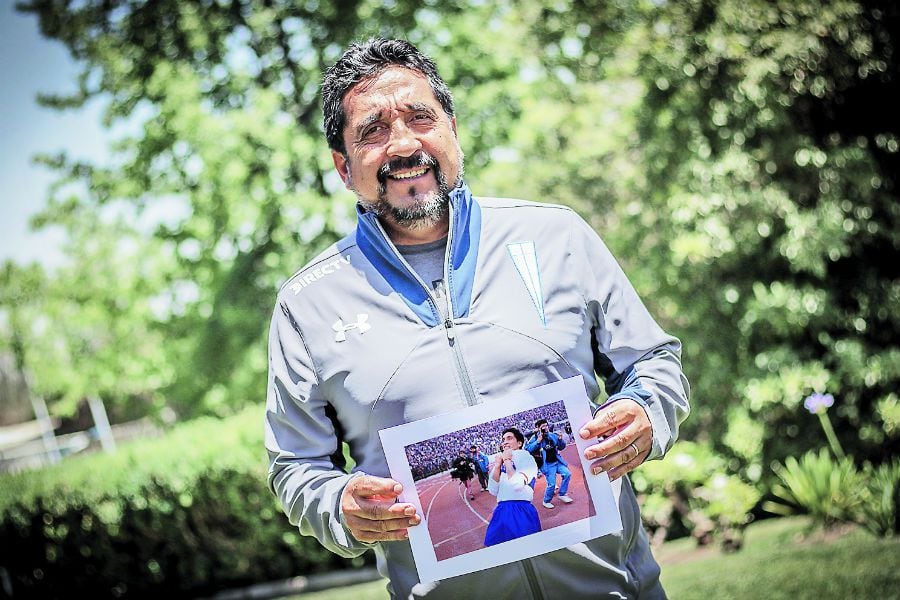 Mario Lepe, con el uniforme que ocupa como parte del staff cruzado.