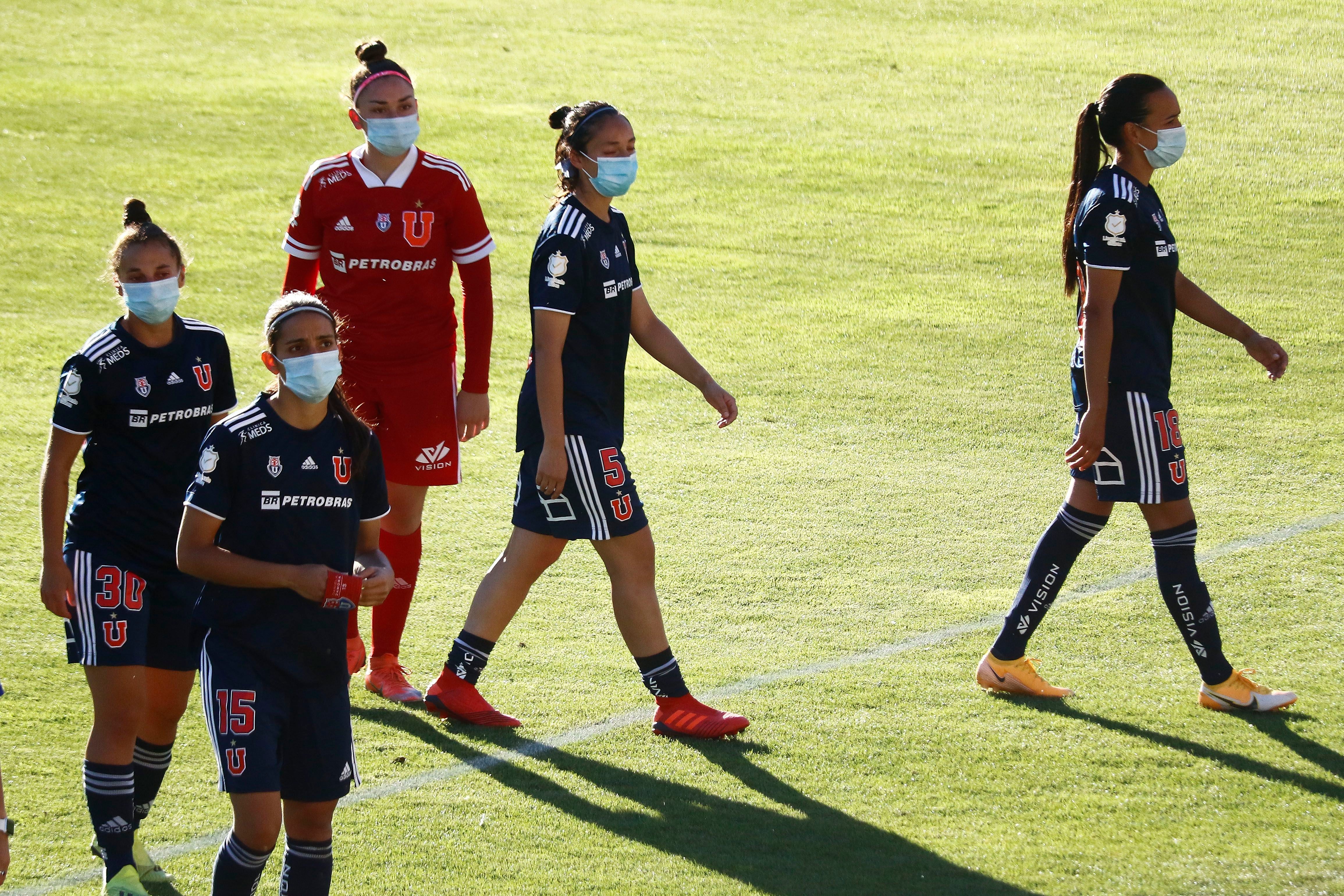 Tres casos de coronavirus fueron detectados en el plantel femenino de Universidad de Chile durante esta semana.