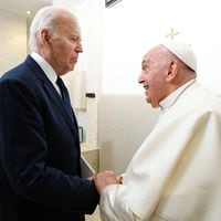 Biden y Papa Francisco comparten que alto el fuego es “urgente” en Gaza durante cita bilateral en cumbre del G7