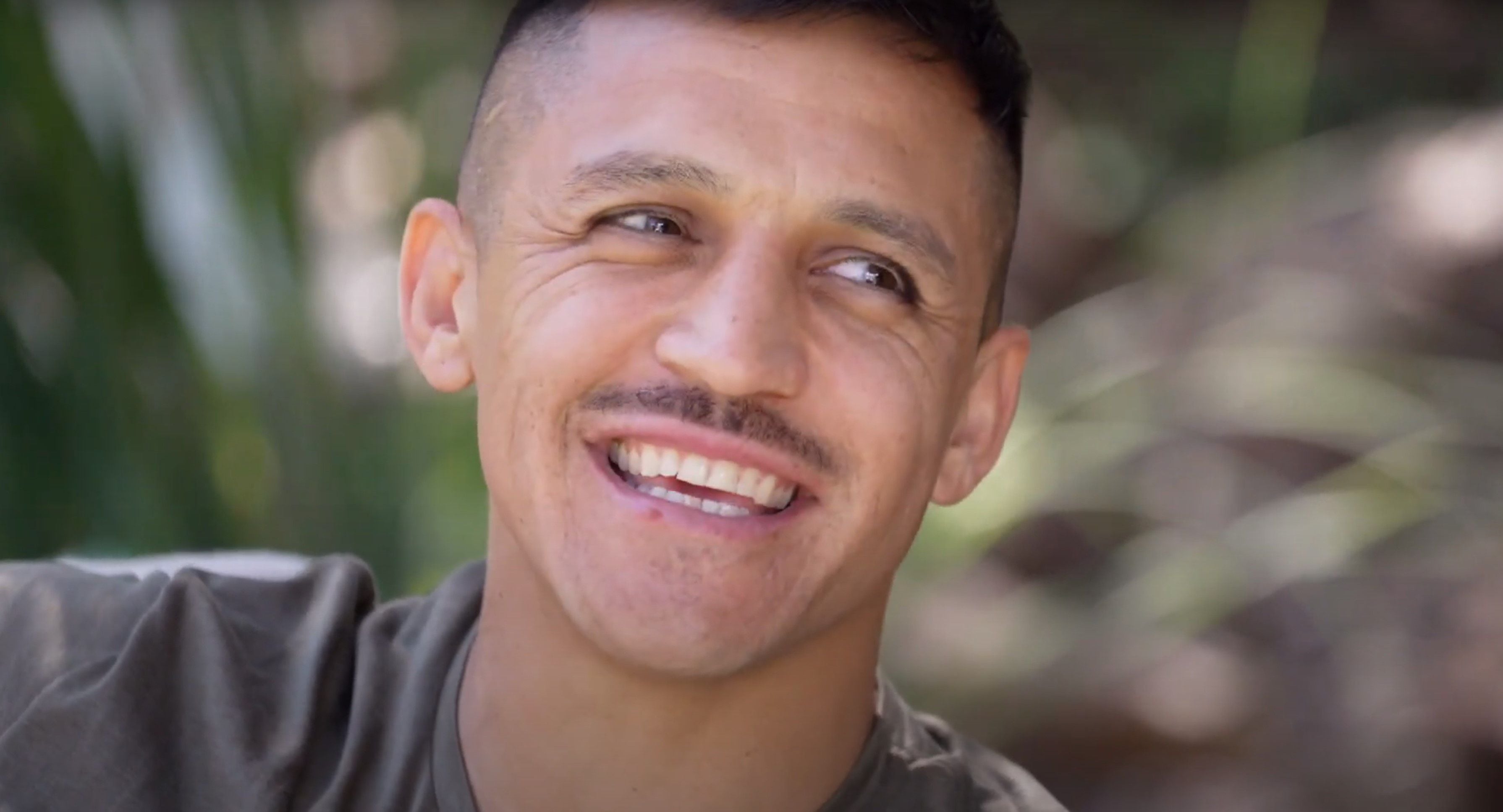 “Don Bigote” y “El poder del mostacho”: las redes alucinan con el nivel de Alexis Sánchez y los estilistas ya se preparan