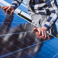 Tras alza en electricidad: Banco Bci ofrece descuento en compra de paneles solares para el hogar
