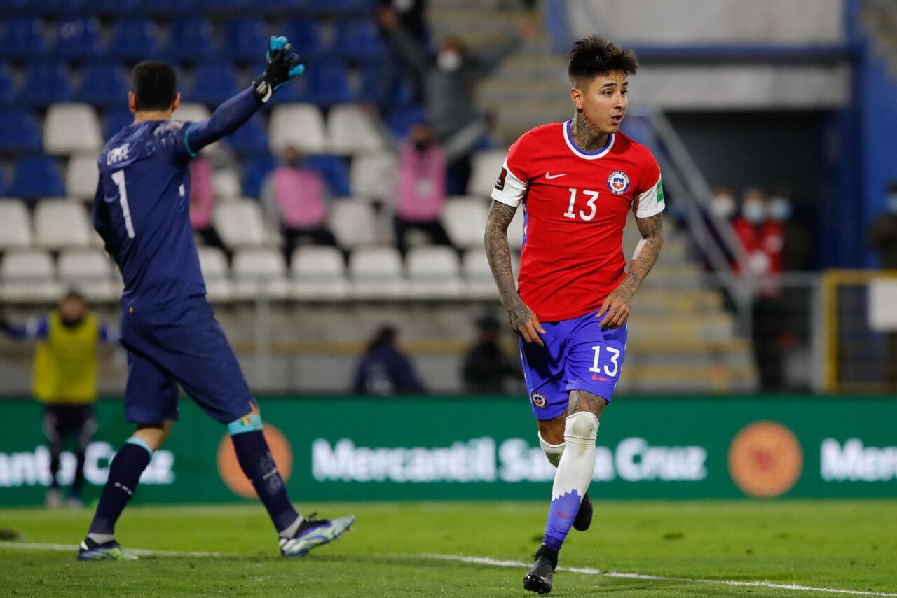 Erick Pulgar celebra su gol ante Bolivia en las Eliminatorias rumbo a Qatar 2022.