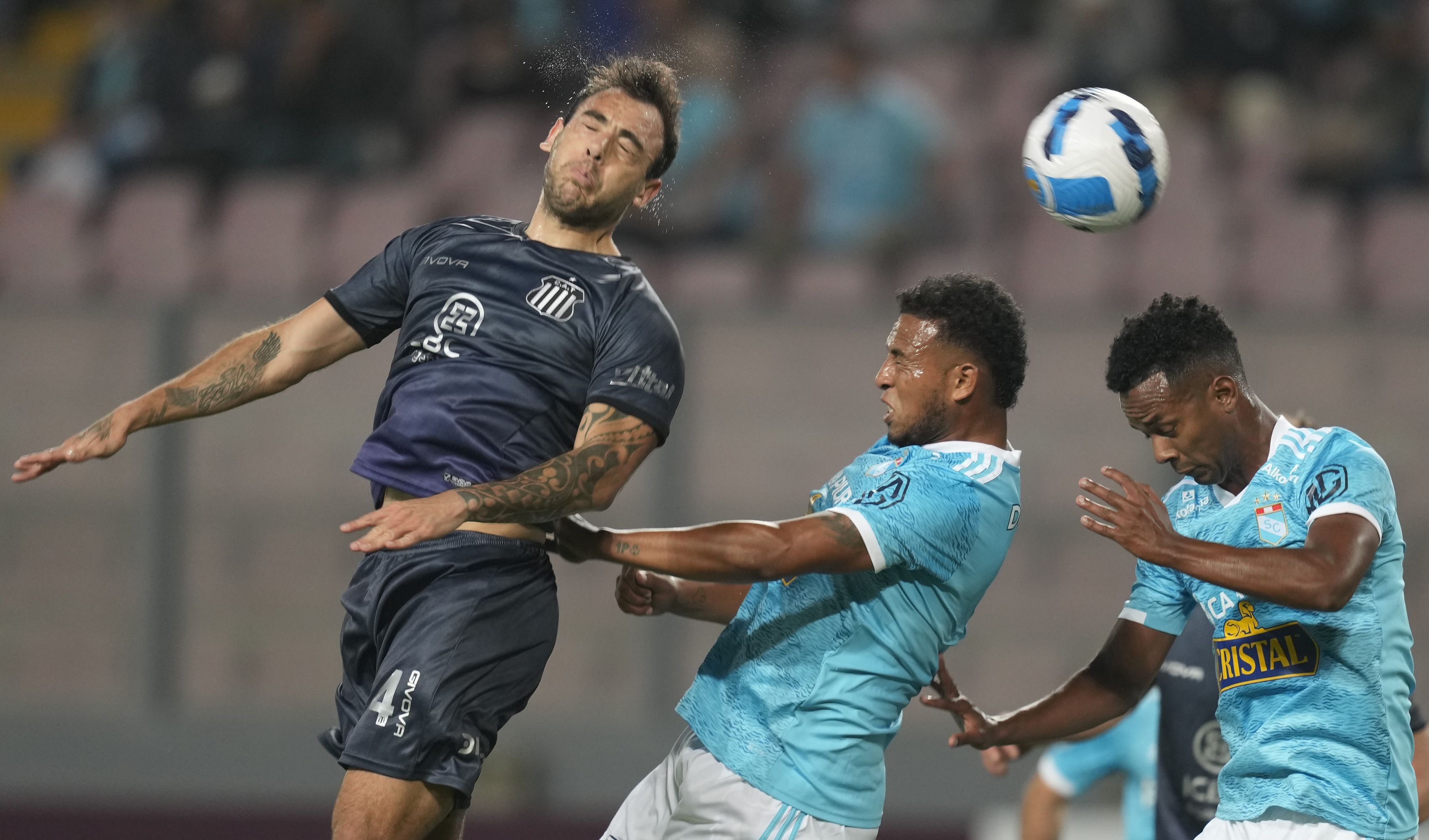 Matías Catalán, en el duelo entre Talleres y Sporting Cristal