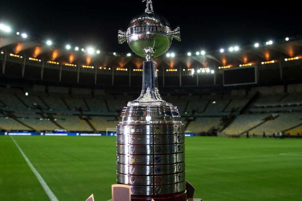 La Copa Libertadores, el trofeo que estará en juego este sábado.