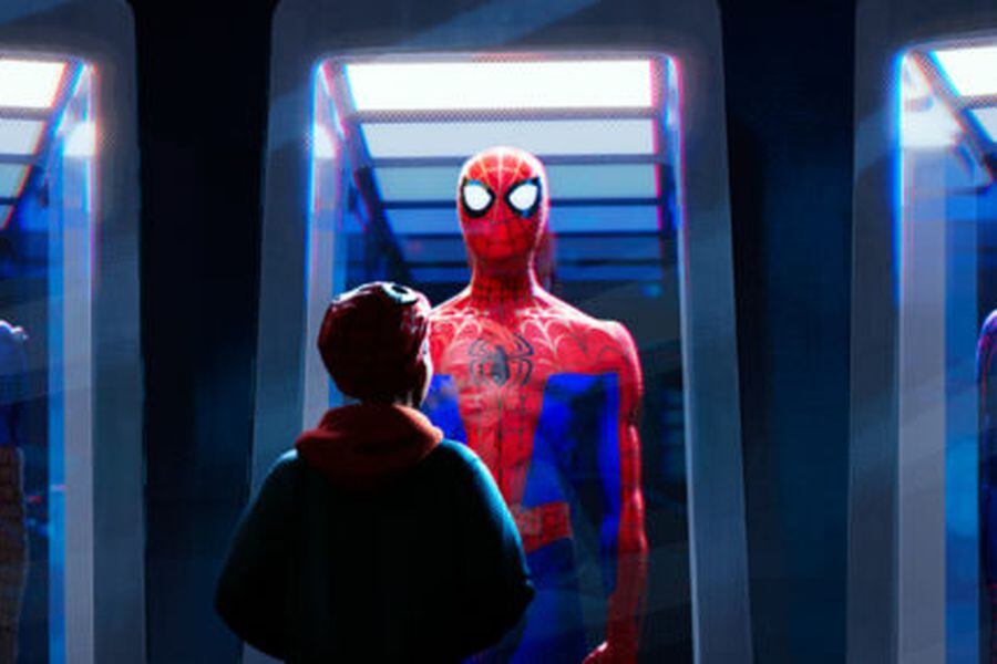Lo distintos trajes de Peter se muestran en la nueva foto de Spider-Man:  Into the Spider-Verse - La Tercera